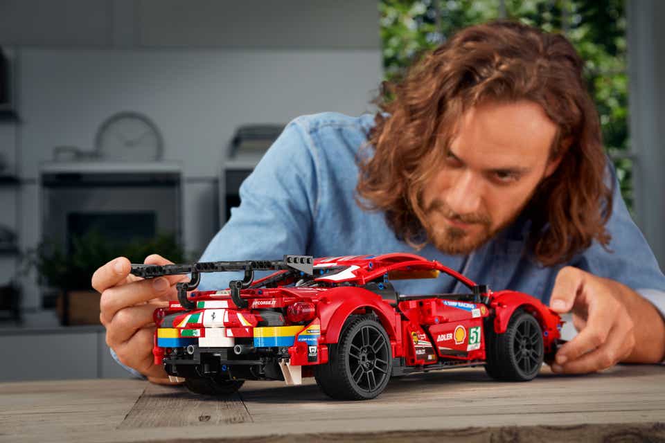 LEGO® Technic™ Ferrari 488 GTE “AF Corse #51” (42125) Introduction